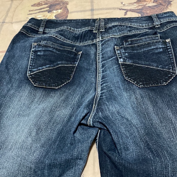 I am selling straight leg jeans. - Picture 2 of 4